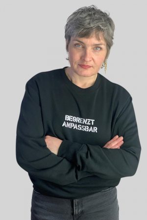 Begrenzt anpassbar Sweater von Elternhaus in schwarz